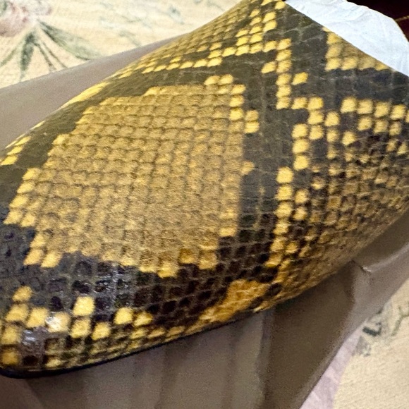 Franco Sarto 8.5 snakeskin slip on shoes - Picture 3 of 13